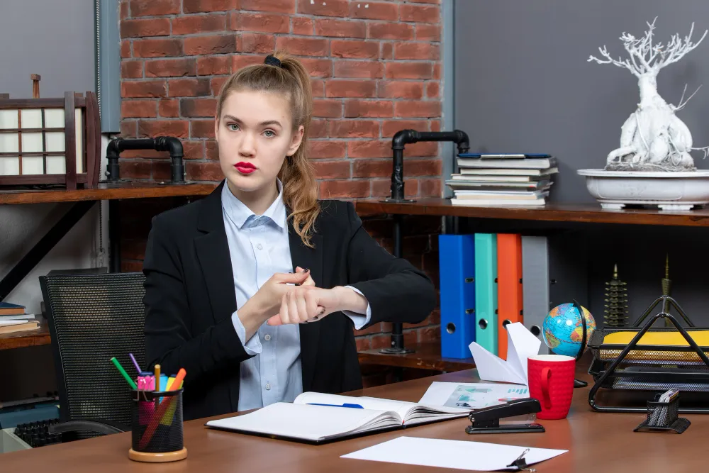 7 Signs Your Business Needs an Employer of Record