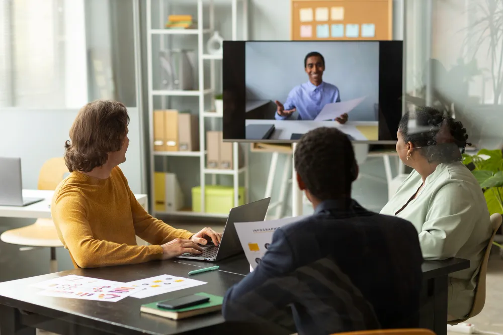 How Employer of Record Services Support Remote Teams