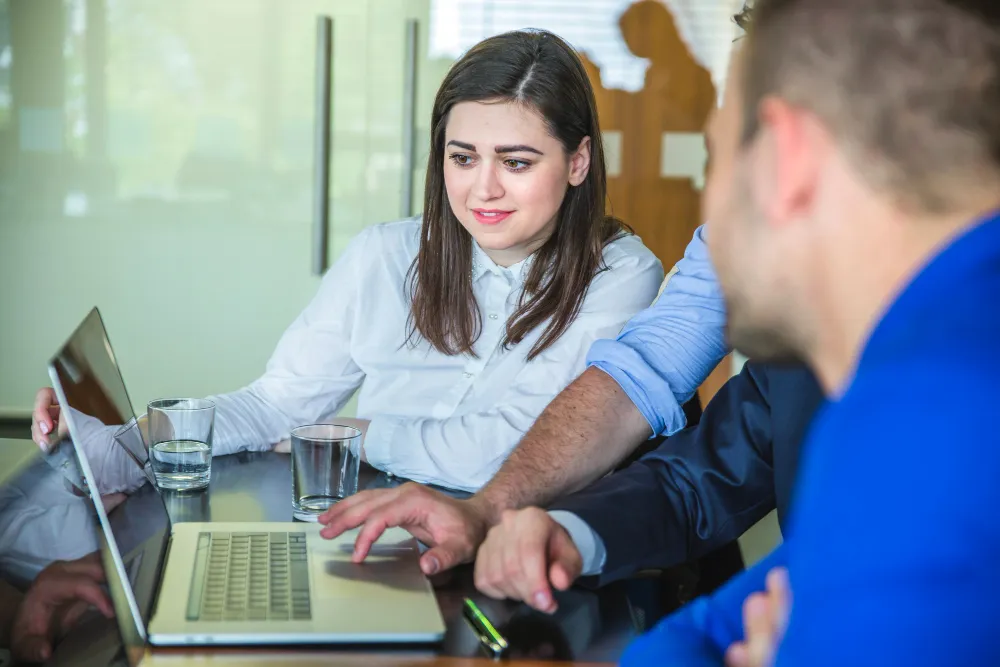How to Choose the Right Employer of Record Provider